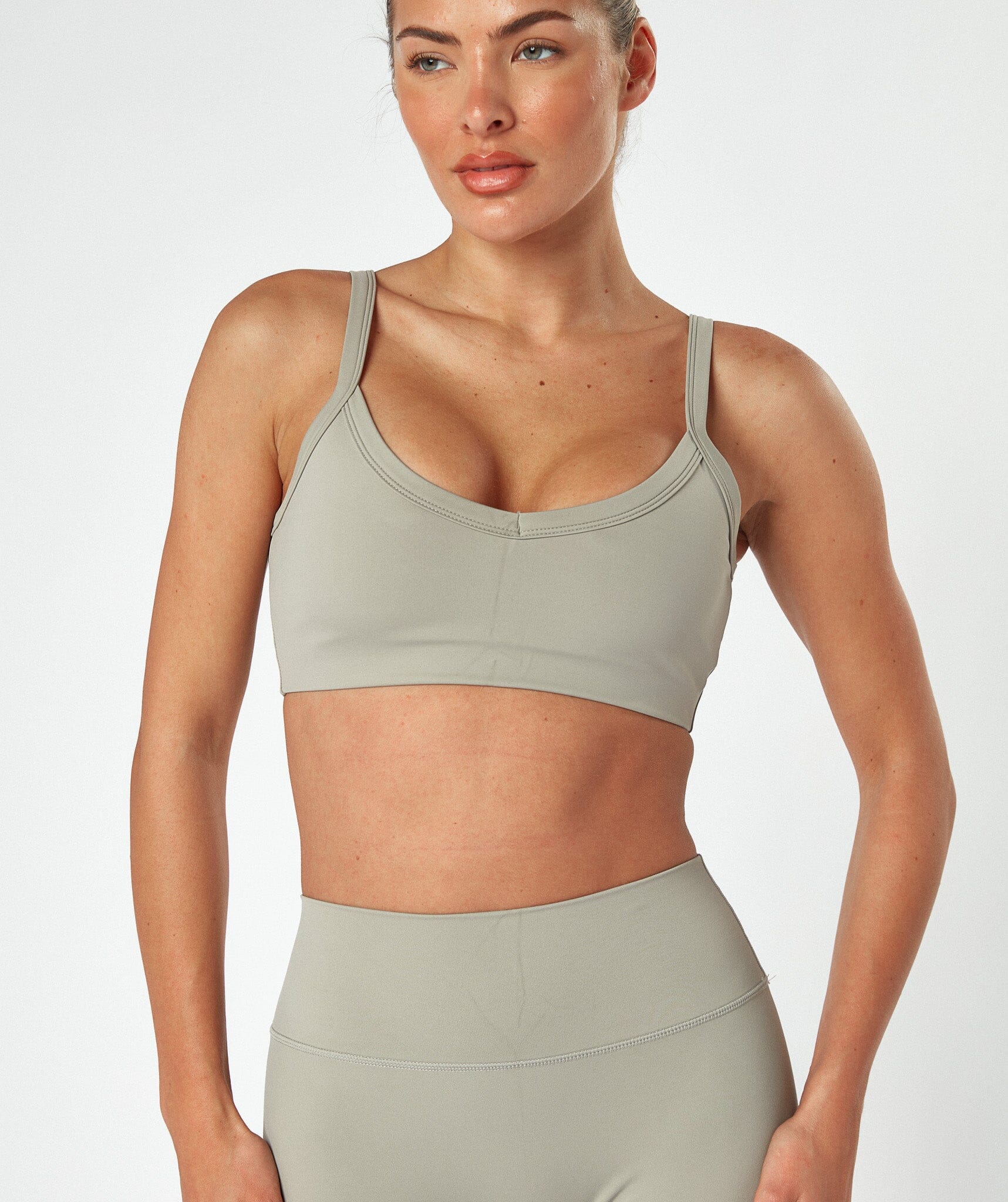 Minimal V-Front Sports Bra(2 + 2 Gratis)