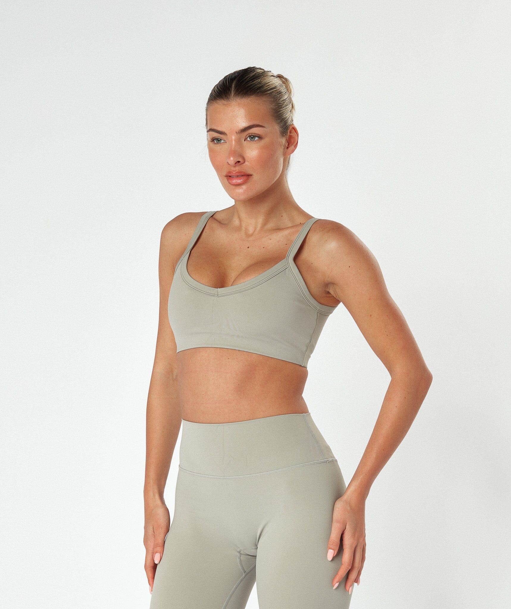 Minimal V-Front Sports Bra(2 + 2 Gratis)